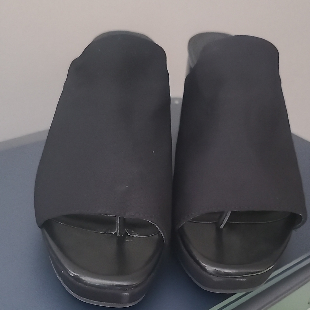 Donald Pliner Mules